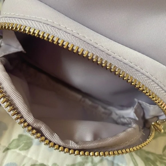 Lululemon Small 2L Sling Bag💙💜 - Picture 5 of 13